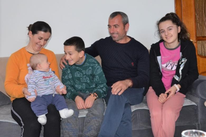 E gjithe familja