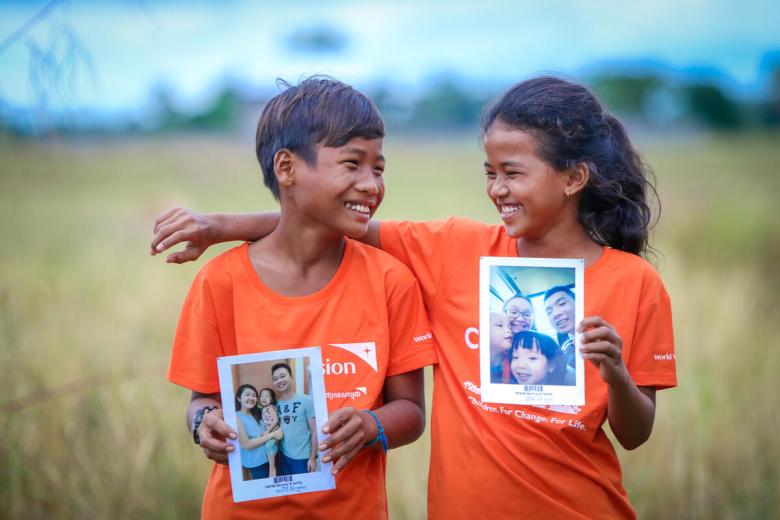 Children from Cambodia choose their sponsors