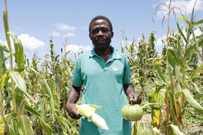 Saíde Namuana in his farm