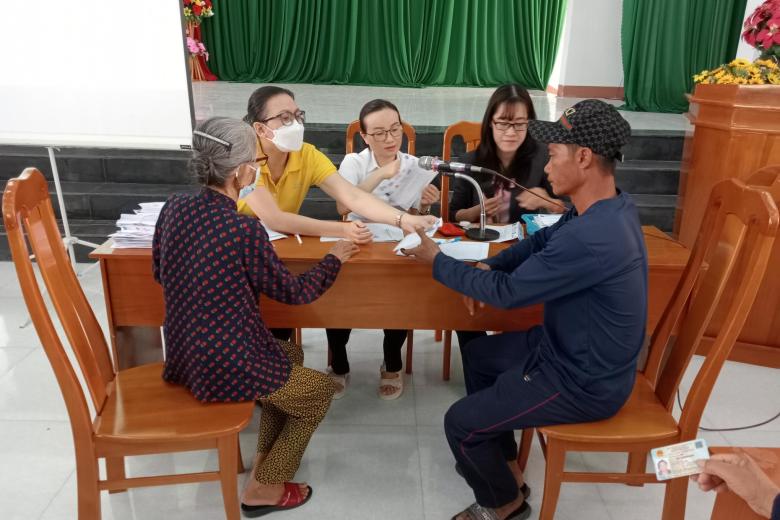 Registration and distribution of cash as part of an EU Humanitarian Aid funded project supporting Anticipatory Action in Vietnam.