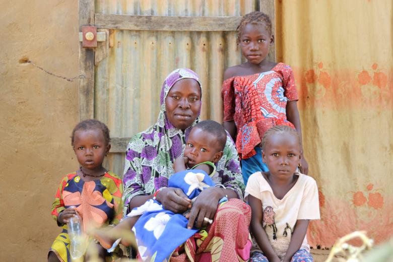 That's why World Vision Int. Mali, in partnership with the World Food Program (WFP), is running a series of food aid programs for internally displaced people (IDPs), pregnant and lactating women (FEFA) and host families in the northern and the center of the country