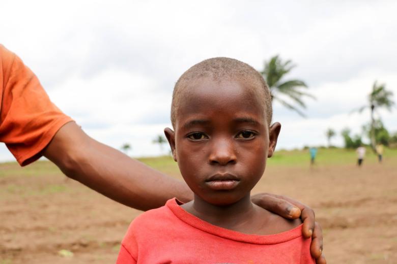 At a CFS construction site, 8yo Antoinette is silent. She hasn't spoken since 27 May, when the militias and FARDC staged a confrontation in her village, and children were caught in the crossfire.