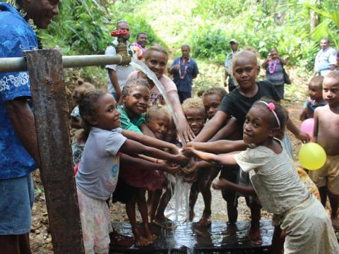 Children around water clean water pipe