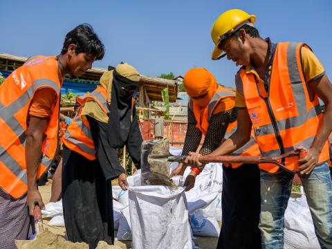 Bangladesh helping refugees build homes