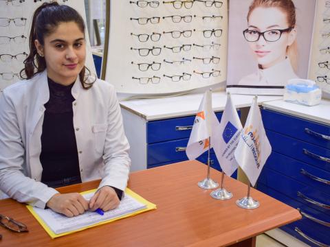 Yara working in her apprenticeship through the MADAD Youth RESOLVE programme in Iraq