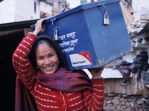 Carrying the savings box