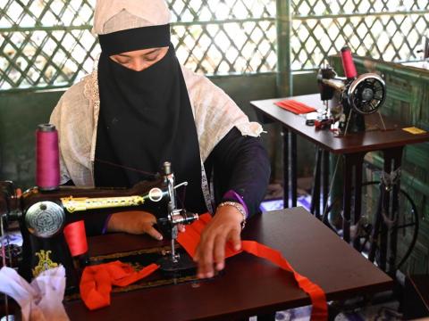 To help Rohingya families stay safe, World Vision began training refugee women to sew and produce re-usable cloth masks, as part of a project funded by Korea International Cooperation Agency. 