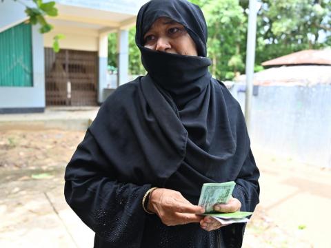 The innovative USAID’s Food for Peace Emergency Food Security programme is working to improve the food security and nutritional status of 5,229 vulnerable host community households and 34,112 Rohingya households who live nearby in the world’s largest refugee camp. 