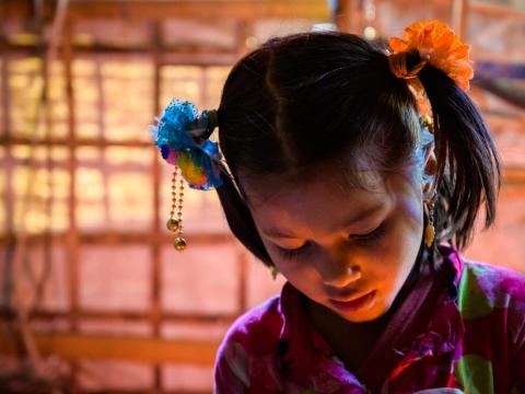 A Rohingya refugee girl with had bowed