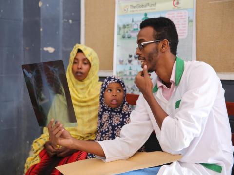 Somalia doctor consults on TB