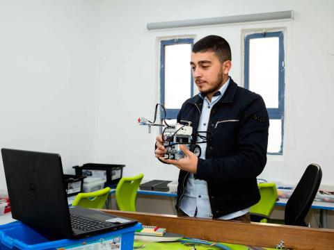 Qais teaching during a remote training lesson