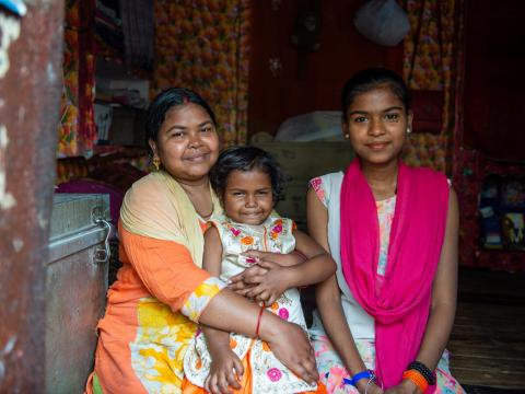 Santosh and her daughters received Cash help during the COVID-19 crisis.