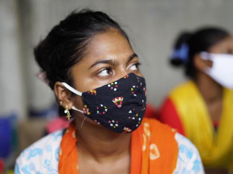 woman in face mask india