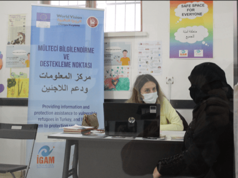 IGAM staff assisting Syrian refugee woman