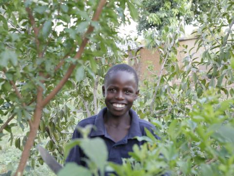 Naaman has learned FMNR techniques from his neighbour in Kenya>