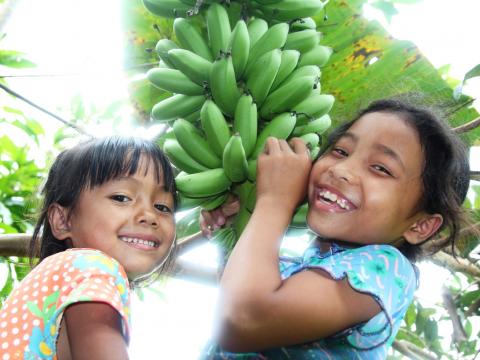 girls with fruit