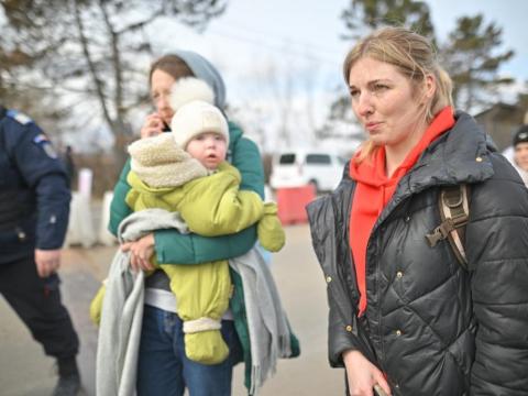 Ukraine families gather at the Romania border.