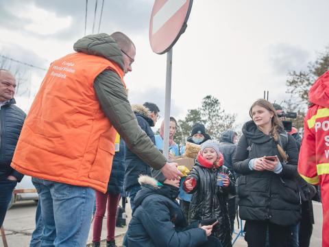 World Vision staff provide food for Ukrainian families in Romania