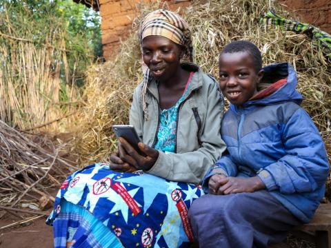 Rwanda farmer using e-Farming technology - med res