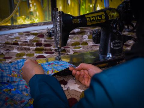 Mays while sewing in her home.  Aveen Hussein Ali, © World Vision 2022.