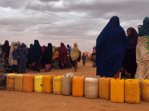 Queueing for water in Somalia