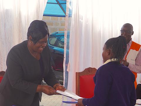 Gladys Wanga, Homa Bay County Governor receives a memorandum with issues that children would like the county to address. Homa Bay County has established a deliberate process of child participation in the preparation of its development plan. 