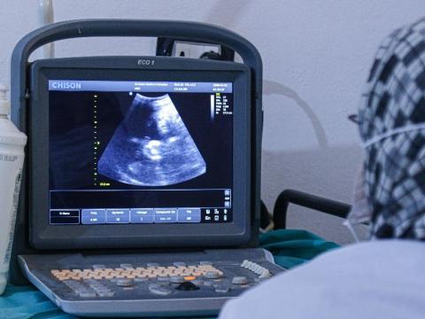 Azizeh’s baby appearing on the ultrasound machine while doing periodic visits to our partner’s centre.