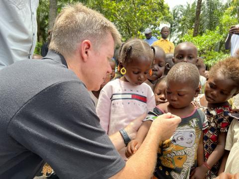 Mark Kelly checking a child brachial circumference 