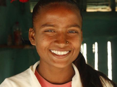 After the recovery of her eyesight, Saloni is happy to be able to continue her interest in studying. 