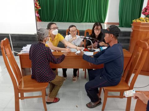 Registration and distribution of cash as part of an EU Humanitarian Aid funded project supporting Anticipatory Action in Vietnam.