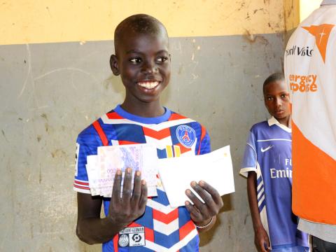 Nouhoum told us that, although his mother has not yet found an incoming generating activity since their arrival at the IDP site, they can count on the help of people and humanitarian organizations such as World Vision.