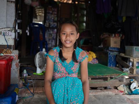 Ei, a young girl in a village