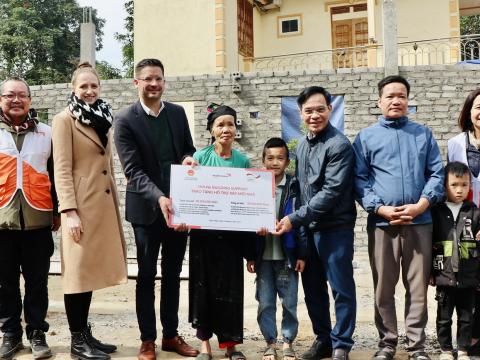 23 households received 40 million VND in cash assistance to build a new house and renovate their old one.