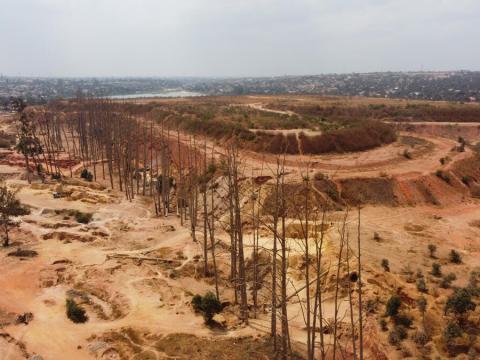 Mining activities and climate change effects dried up the Lake Bob