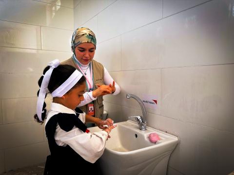 Milia using the new washing facilities and learning proper handwashing with Narmeen. Mohammed Mansour, © World Vision 2025.