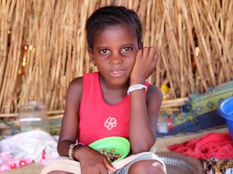 In Djenné Cercle, Mali, Hawa, a displaced child, eats a local fruit.
