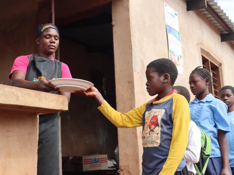 School meals in Mozambique represent one of the main alternatives for improved child nutrition (1)