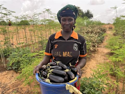 Photo de Marie Midou avec sa recolte