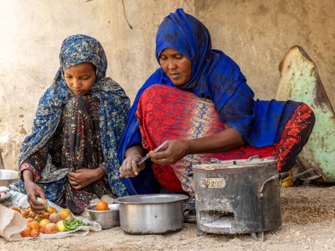 Fadumo and her daughter prepare a family lunch using fresh vegetables grown on their farm, highlighting the farm-to-table connection.