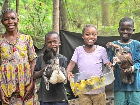 Laurette and her grand children 