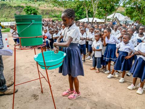 child showing how to wash hands