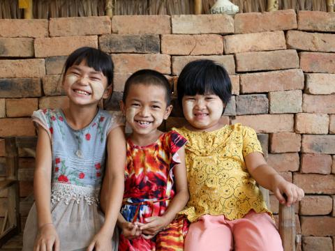 Children from Myanmar, smiling 