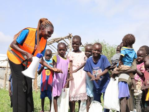 Monica and children in Dinyo 