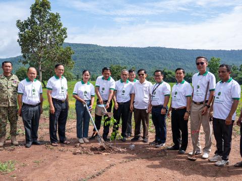 Tree planting in Sangkum Thmei 