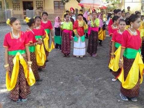 Sekami children performed a Sikka traditional dance at People’s Party. Sekami children performed a Sikka traditional dance at People’s Party.