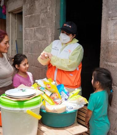 Food delivery in fragile urban contexts