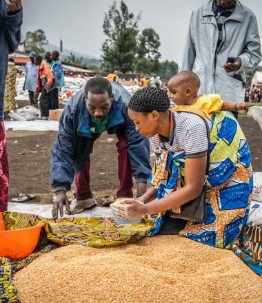 Food distribution for families in DRC