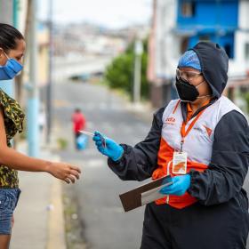 World Vision delivered cash cards to Venezuelan migrant families to help them purchase badly-needed food and other necessities from local shops during the COVID-19 quarantine.