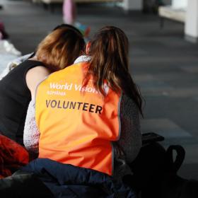 A Wv volunteer speaks to a refugee
