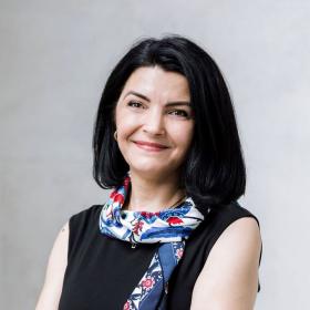 Dana Buzducea Headshot